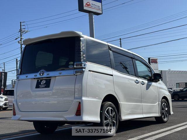 Toyota VOXY 2017-12 8415551-2