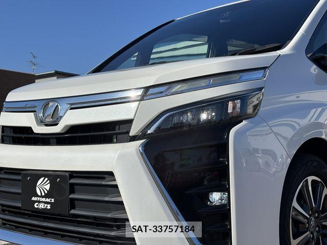 Toyota VOXY 2017-12 8415551-3