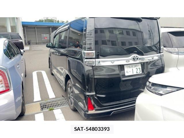 Toyota VOXY 2018-02 8415559-1