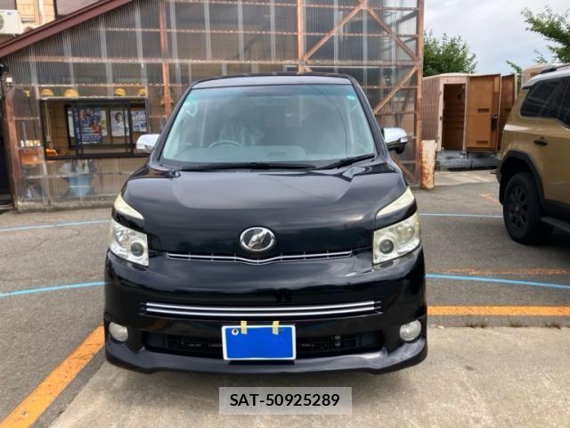 Toyota VOXY 2009-10 8438998-0