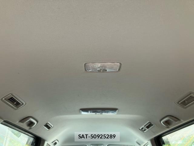 Toyota VOXY 2009-10 8438998-9