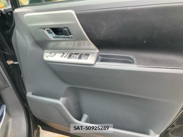 Toyota VOXY 2009-10 8438998-14