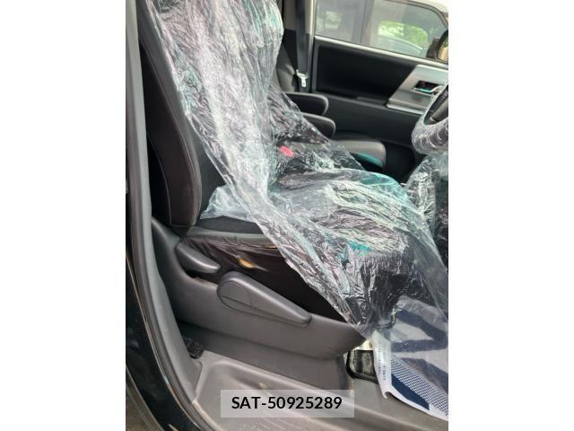 Toyota VOXY 2009-10 8438998-16