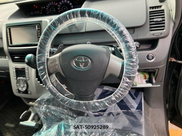 Toyota VOXY 2009-10 8438998-19