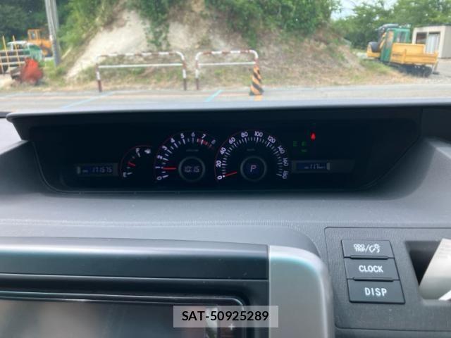 Toyota VOXY 2009-10 8438998-20