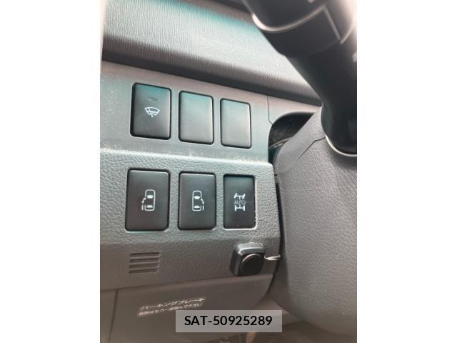 Toyota VOXY 2009-10 8438998-24