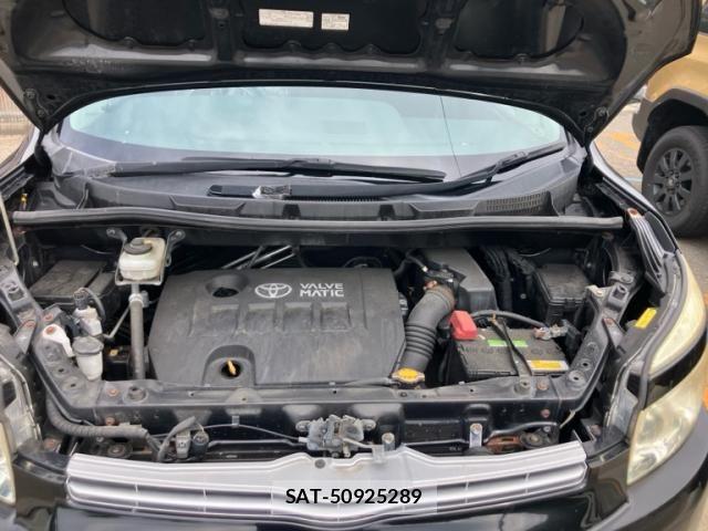 Toyota VOXY 2009-10 8438998-25