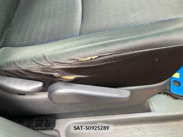 Toyota VOXY 2009-10 8438998-26