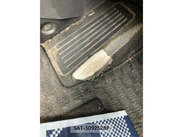 Toyota VOXY 2009-10 8438998-27