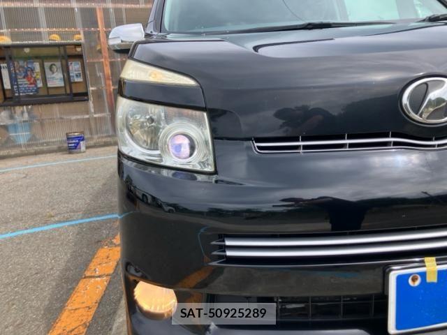 Toyota VOXY 2009-10 8438998-2