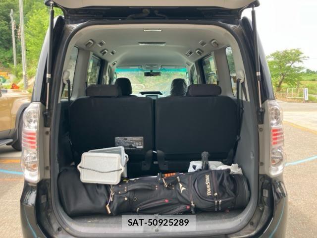 Toyota VOXY 2009-10 8438998-8
