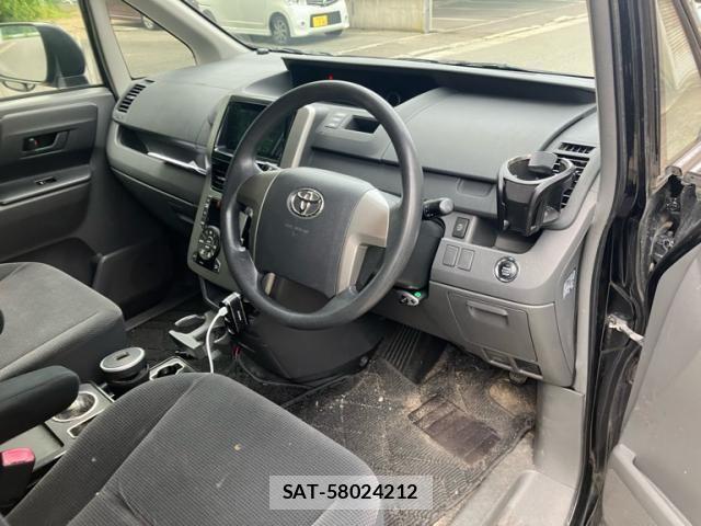 Toyota VOXY 2007-11 8438999-14