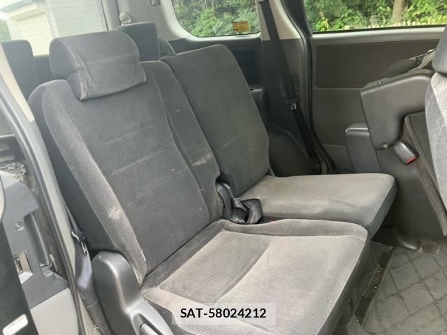 Toyota VOXY 2007-11 8438999-16
