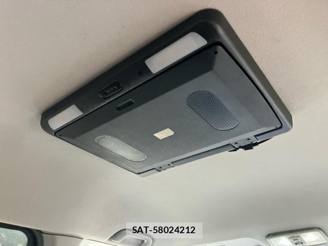 Toyota VOXY 2007-11 8438999-17