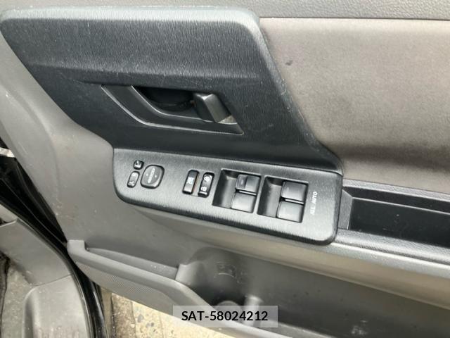Toyota VOXY 2007-11 8438999-19