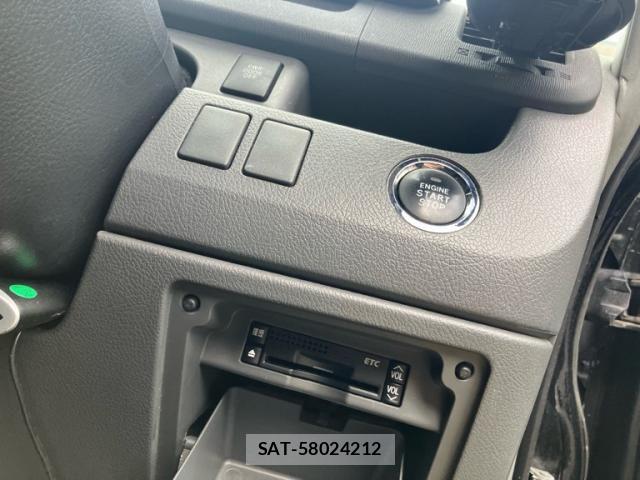 Toyota VOXY 2007-11 8438999-20