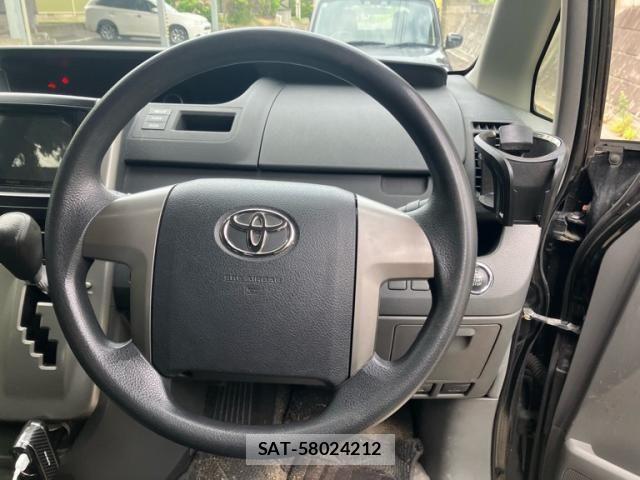 Toyota VOXY 2007-11 8438999-21