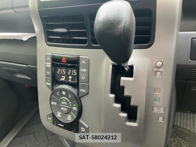 Toyota VOXY 2007-11 8438999-25