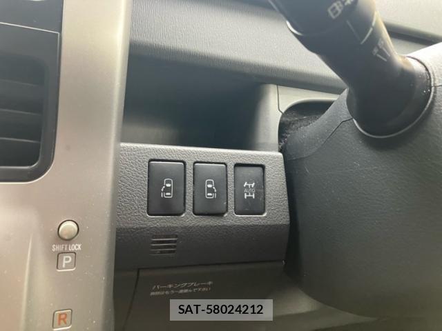 Toyota VOXY 2007-11 8438999-26