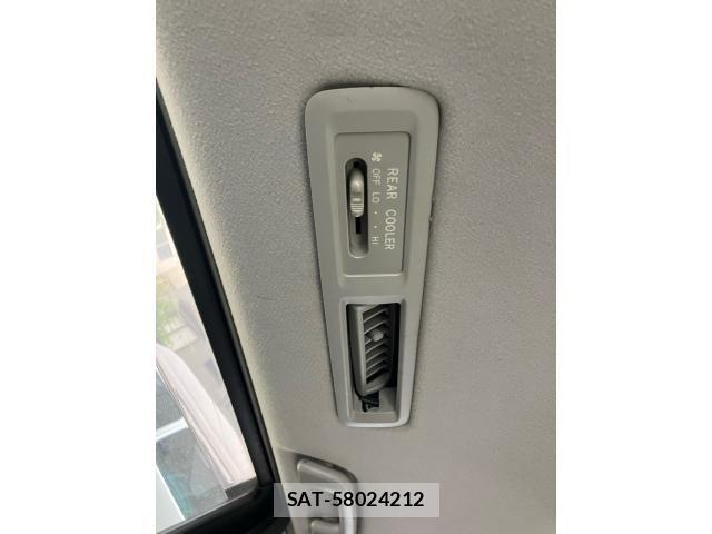 Toyota VOXY 2007-11 8438999-28