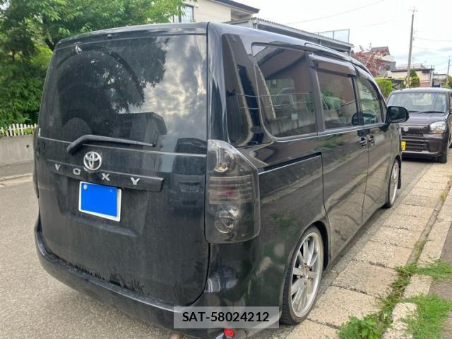 Toyota VOXY 2007-11 8438999-4