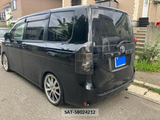 Toyota VOXY 2007-11 8438999-6