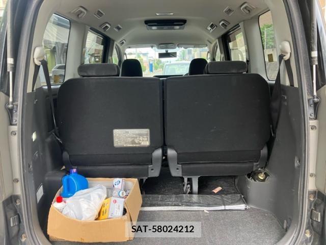 Toyota VOXY 2007-11 8438999-8