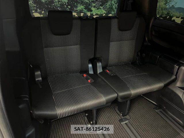 Toyota VOXY 2019-04 8458663-11