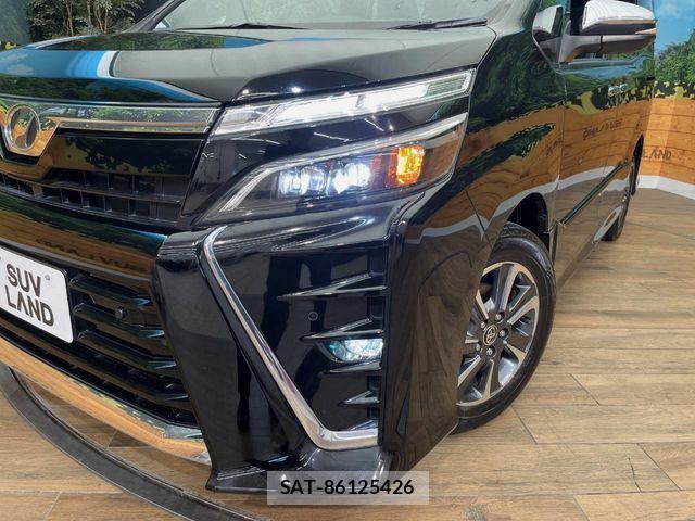 Toyota VOXY 2019-04 8458663-13