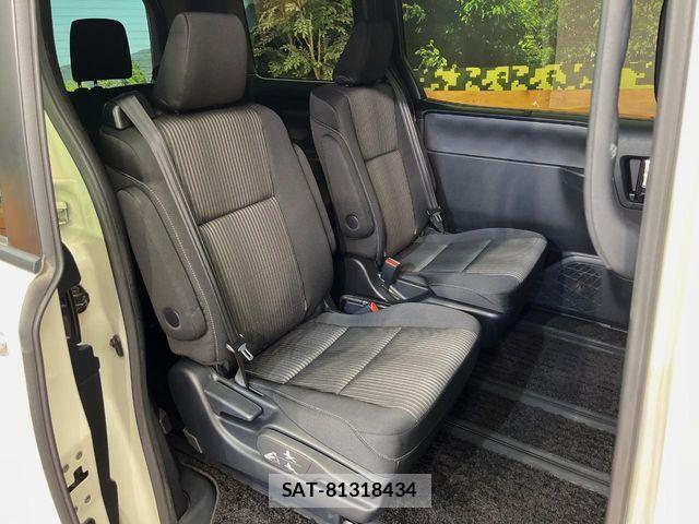 Toyota VOXY 2018-09 8458665-10