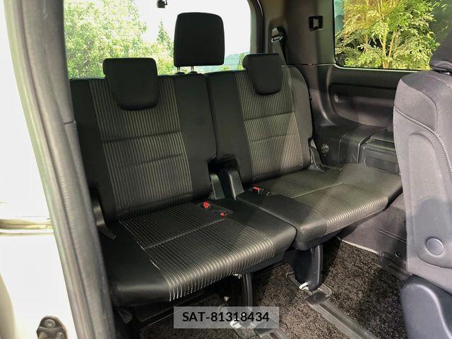 Toyota VOXY 2018-09 8458665-11