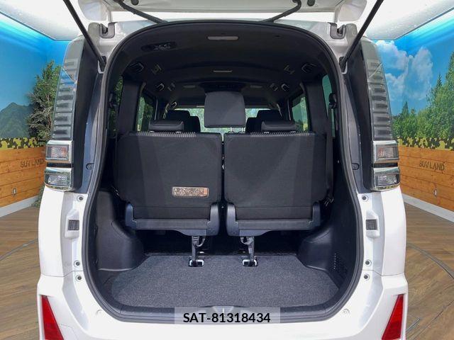 Toyota VOXY 2018-09 8458665-12