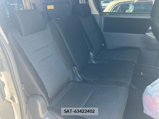 Toyota VOXY 2008-10 8458667-17