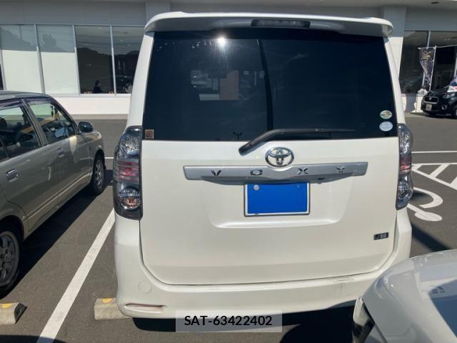Toyota VOXY 2008-10 8458667-4
