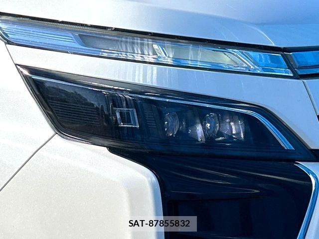 Toyota VOXY 2019-02 8486204-11