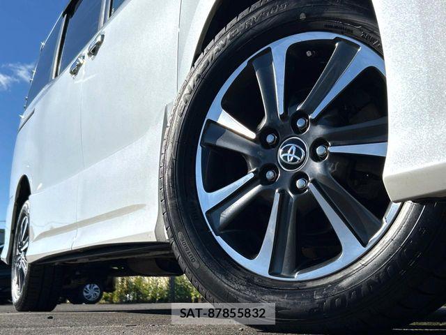 Toyota VOXY 2019-02 8486204-12