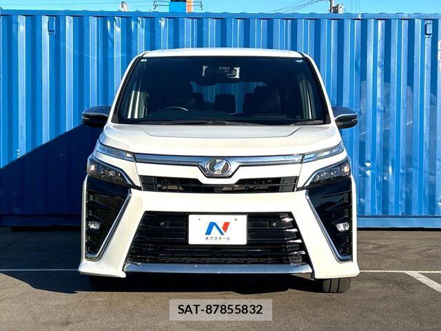 Toyota VOXY 2019-02 8486204-13
