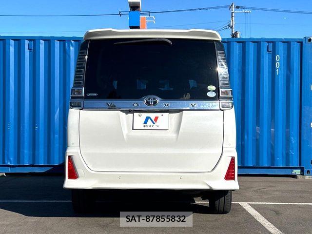 Toyota VOXY 2019-02 8486204-14
