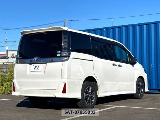 Toyota VOXY 2019-02 8486204-16