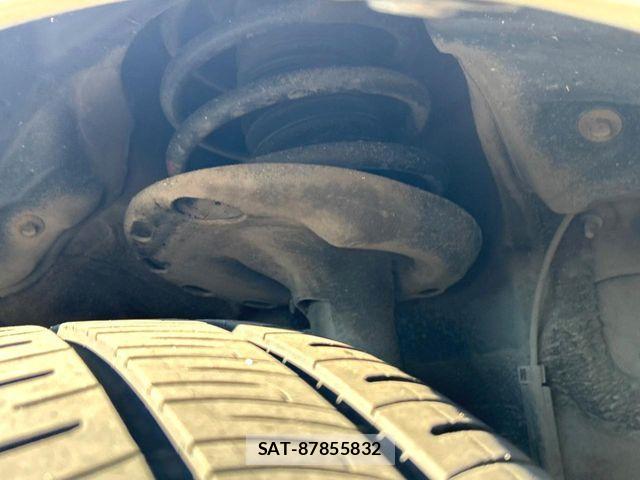 Toyota VOXY 2019-02 8486204-19