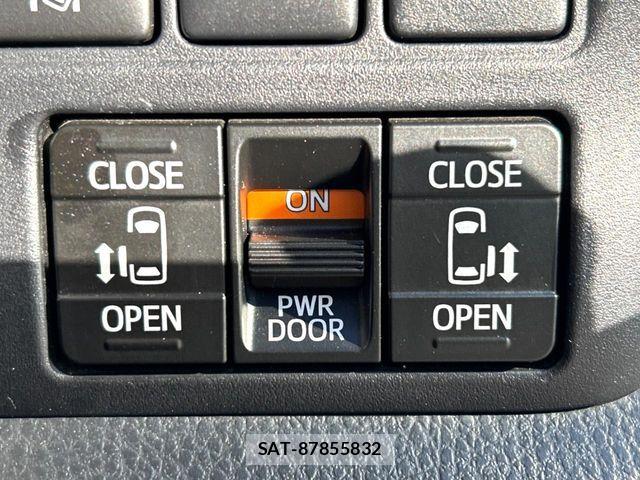Toyota VOXY 2019-02 8486204-2