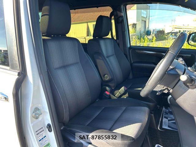 Toyota VOXY 2019-02 8486204-7
