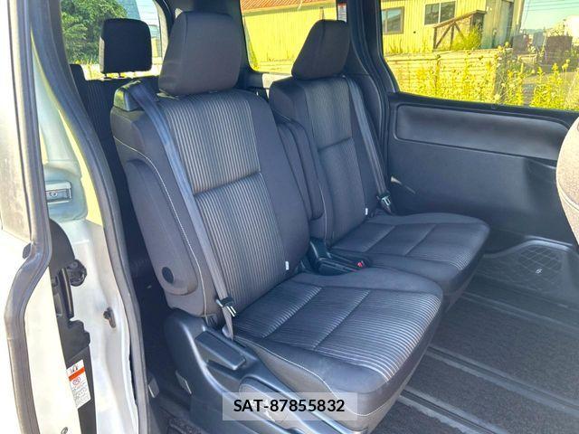 Toyota VOXY 2019-02 8486204-8