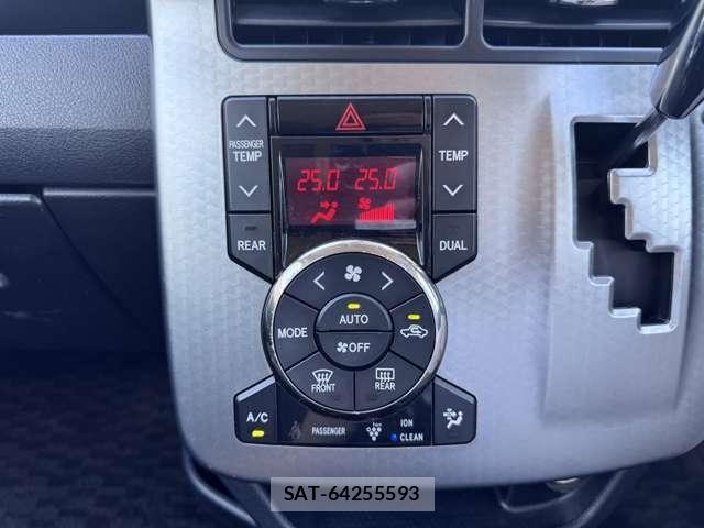 Toyota VOXY 2013-11 8486205-13