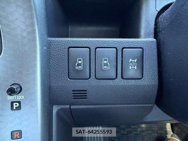 Toyota VOXY 2013-11 8486205-15