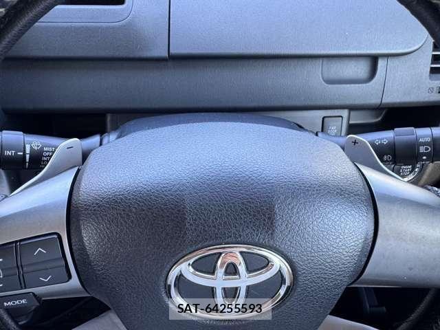 Toyota VOXY 2013-11 8486205-16