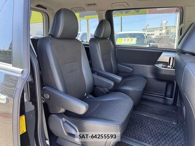Toyota VOXY 2013-11 8486205-22