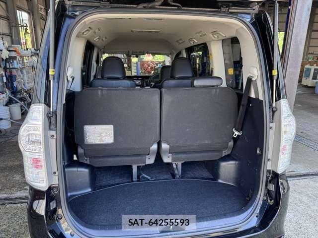 Toyota VOXY 2013-11 8486205-24