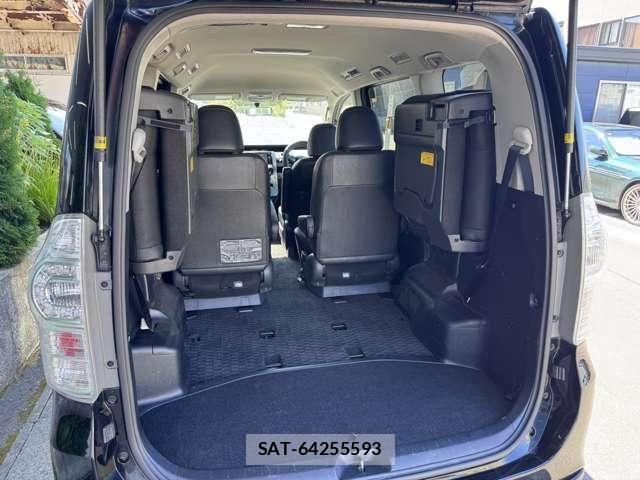 Toyota VOXY 2013-11 8486205-25