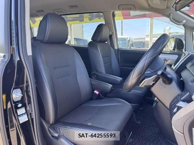 Toyota VOXY 2013-11 8486205-6